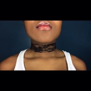 Black lace choker